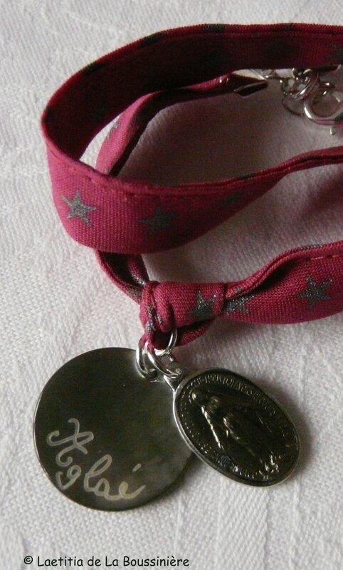 Bracelet médaille en nacre gravée et médaille miraculeuse émaillée