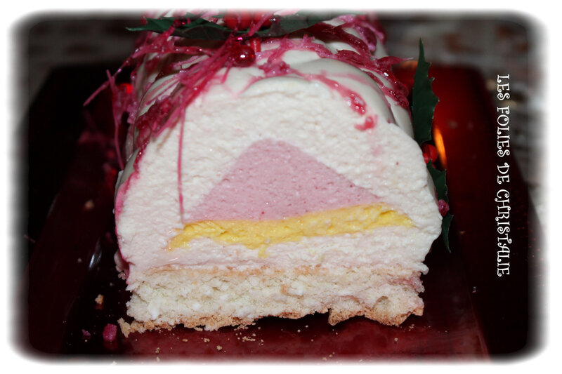 Bûche chocolat blanc fraise 24