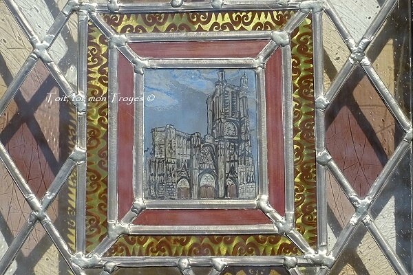 Cathédrale Troyes vitrail civil