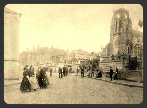 FOURMIES-La Grand-Place et l'église vues depuis la Grande-Rue - Fourmies, mai 1891