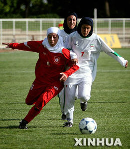 iranian_wome_playing_soccer