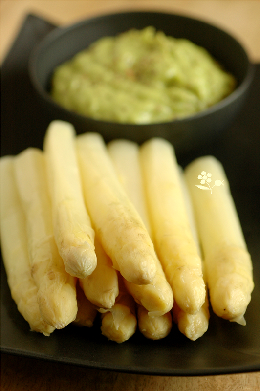 Asperges blanches & sauce asperge-avocat-moutarde ancienne-citron-garam massala