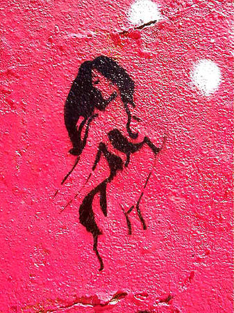 Sexy_in_Pink_Stencil_par_Graffiti_Land