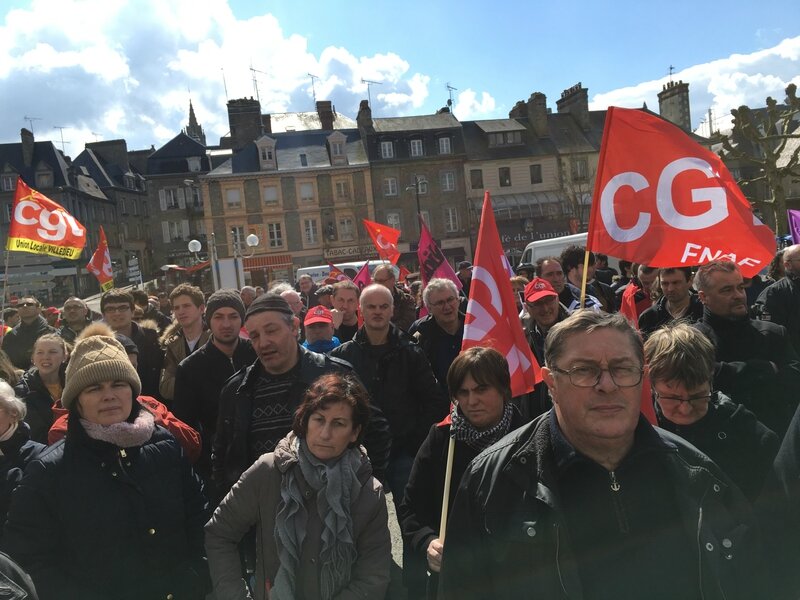 manifestation loi travail Avranches 31 mars 2016 lycéen pancarte manifestant
