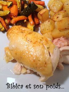 Poulet_et_pommes_de_terre_r_tis_au_citron_et___l_ail_gros_plan