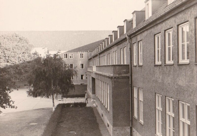 1964 Quartier Napoléon 008 Berlin - Porche Cours D'honneur 46°R