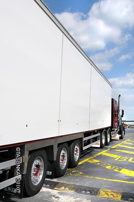 KENWORTH_CopyrightTasunkaPhotos2010_ (1)
