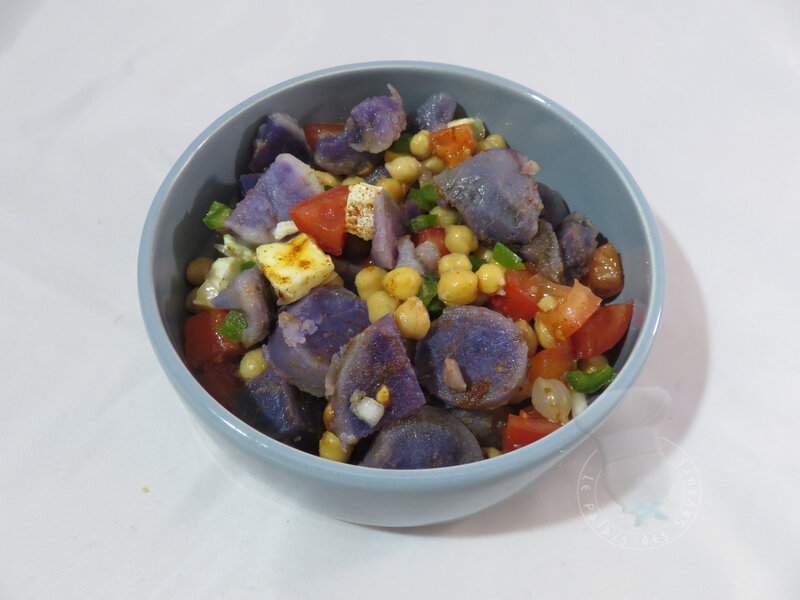 Salade de pois chiches, vitelottes et chèvre