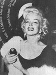 1953_Gala010_BlackDressWhiteFur_00300