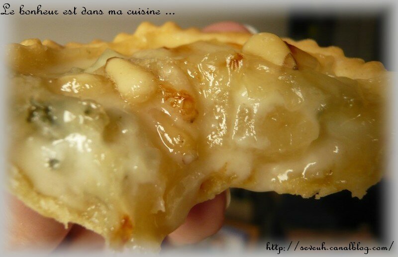 Tartelettes apéritives : poire, gorgonzola et pignons recettes entrees Tartelettes apéritives : poire, gorgonzola et pignons