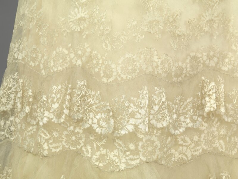 15_Ball dress of Blond silk or bobbin lace (1815-1820) (2)