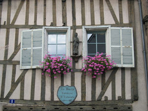 charters_d_tail_facade