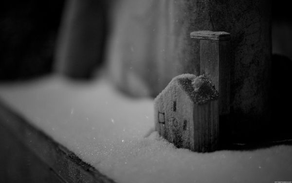 Small-house-in-the-snow-wallpaper_4911
