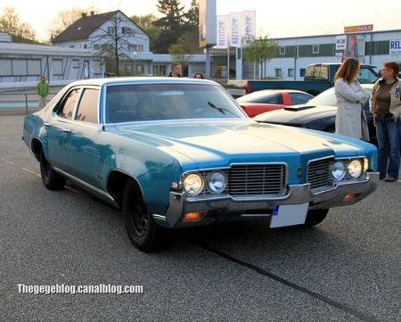 Oldsmobile delta 88 custom (Rencard Burger King avril 2012) 01