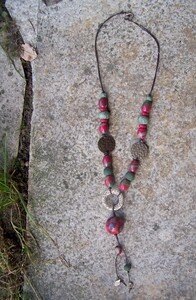 collier_sequins_framboise