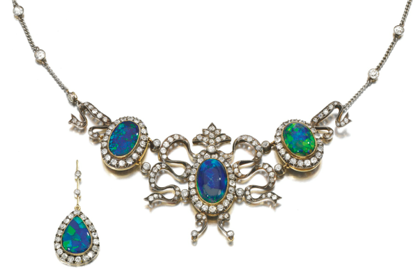 Opal_necklace_princess_of_Siam