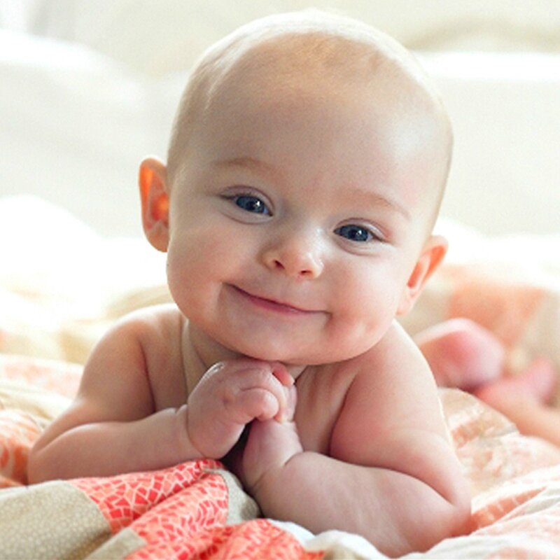 bébé souriant