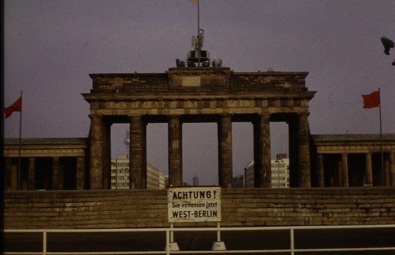 BERLIN PORTE DE BRANDEBOURG 1970