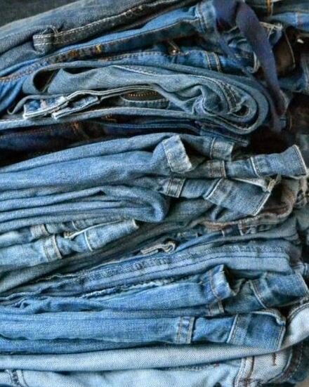 tas de jeans pour recyclage