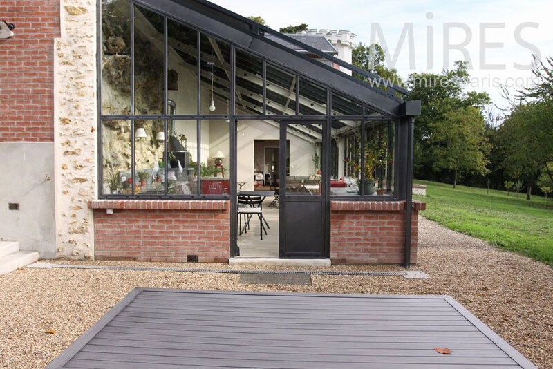 amenager-une-veranda-en-piece-a-vivre-a-longue-veranda-brique-et-metal-c775-mires-paris-de-amenager-une-veranda-en-piece-a-vivre