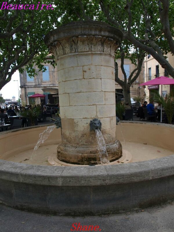 le 01 mai 2014 fontaine cours Gambette à Beaucaire
