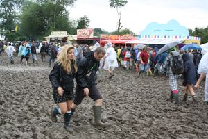 Glastonbury festival 2011 boue
