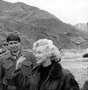 1954-02-17-korea-grenadier_palace-visit-010-1