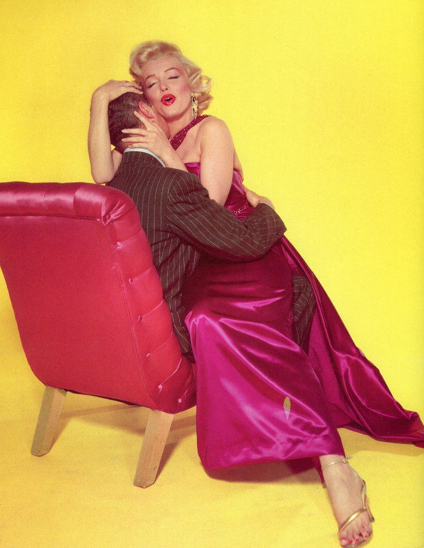 1953-06-COLLIERS_sitting-dress_htmam-sc_03-050-1c