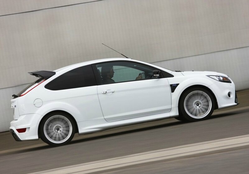 Ford-Focus_RS_2009_1024x768_wallpaper_2c