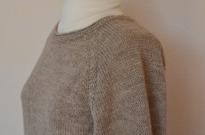Pull_Bazik_d_tail_encolure_tricot_par_La_chouette_bricole