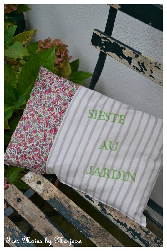 Coussin Sieste au jardin