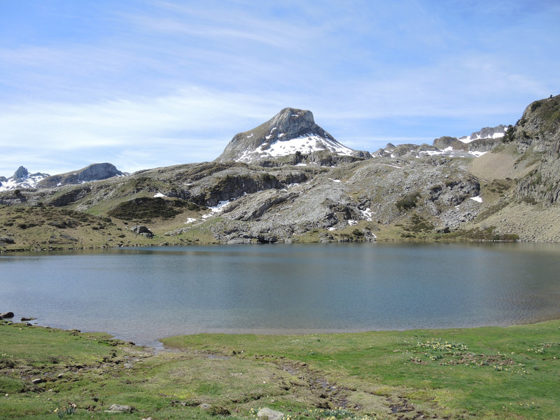 Lacs d'Ayous, lac Roumassot et pic Castérau
