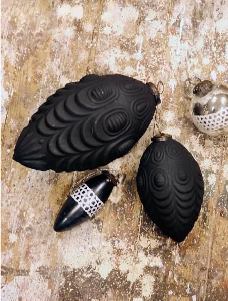black_xmas_ornaments