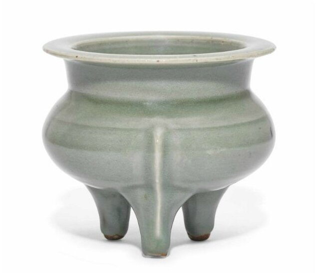 A Longquan celadon-glazed tripod censer, Song dynasty (960-1279)