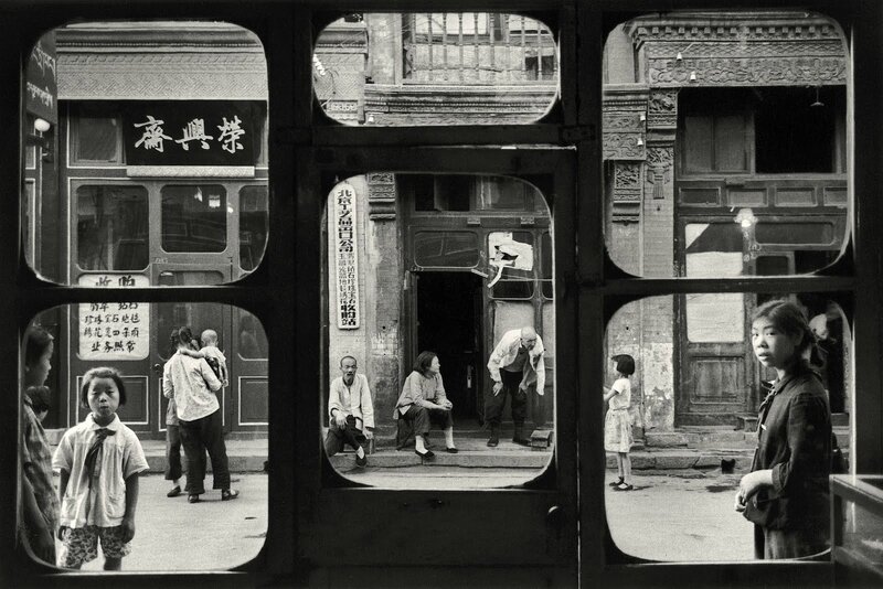 marc-riboud-antiquary-window-beijing-1965