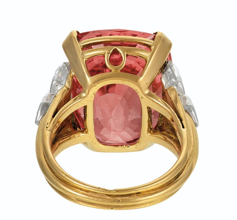 2020_NYR_18991_0348_002(the_du_pont_padparadscha_colored_sapphire_and_diamond_ring_perry_d6296108093306)