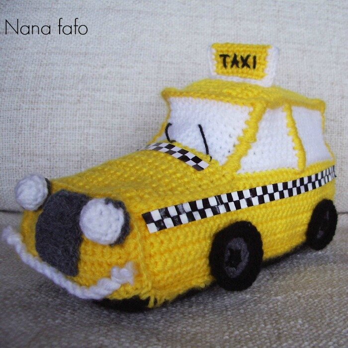 taxi-jaune-crochet-cote2