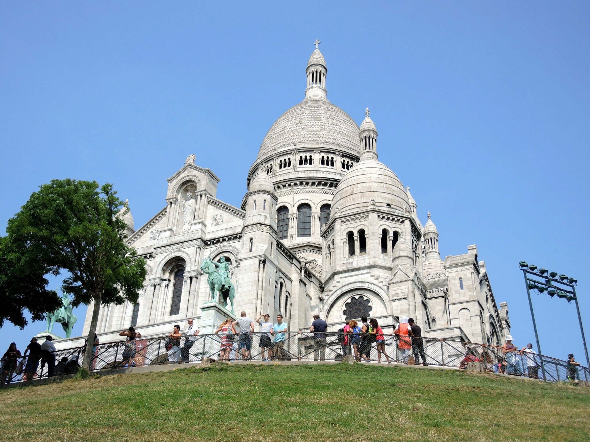 Paris, le Sacré Coeur, de face(75)