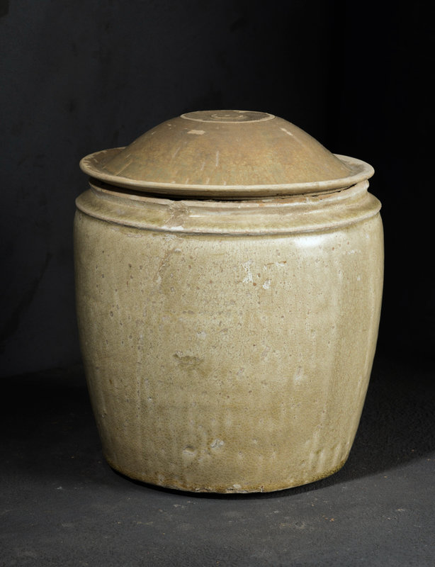 Exceptionnelle jarre cylindrique avec couvercle, Vietnam, dynastie des Lý, 11°-13° siècle