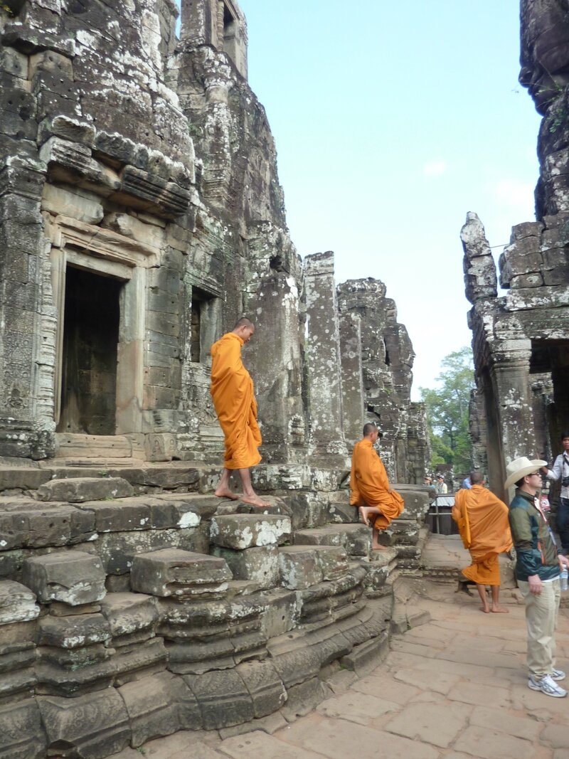 MOINES BOUDDHISTES AU BAYON