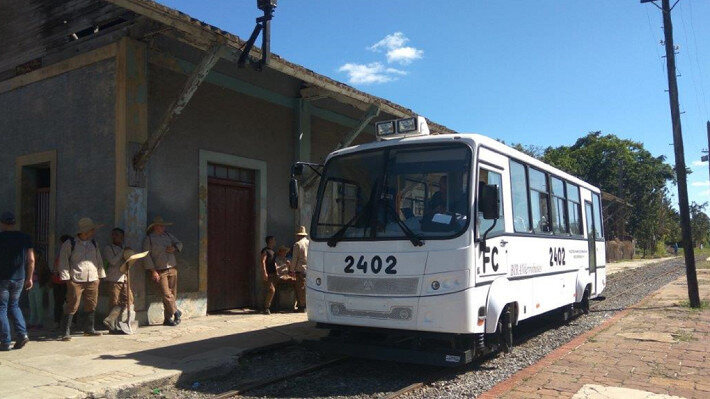 Autobus ferroviaire livré par la Russie à Cuba