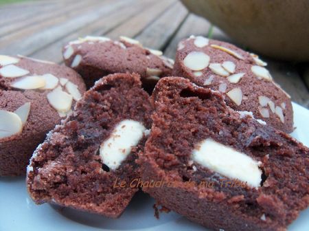 petits moelleux aux amandes et coeur de chocolat blanc