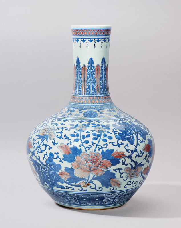 2019_HGK_16695_0187_000(a_copper-red_decorated_and_underglaze-blue_peony_vase_tianqiuping_qing)
