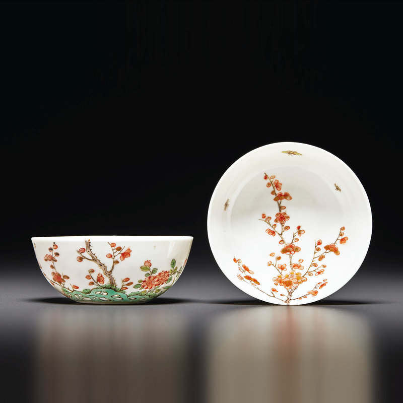 A pair of small gilt-decorated famille verte bowls, Kangxi period