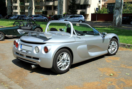 Renault_sport_spider__avec_pare_brise___Retrorencard_juin_2010__03