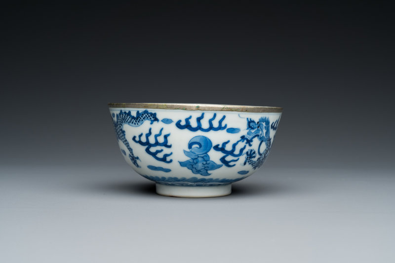 a-chinese-blue-and-white-bleu-de-hue-bowl-for-the-vietnamese-court-in-hu-thieu-tri-and-minh-mang-mark-19th-c-3 (1)