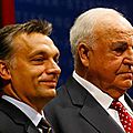 Viktor Orban soutenu par <b>Helmut</b> <b>Kohl</b> ?