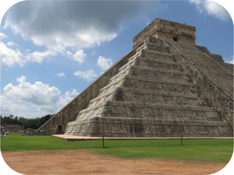 Chichen Itza - El Castillo de profil