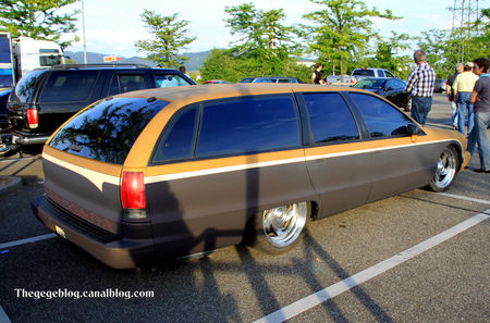 Chevrolet_caprice_wagon_custom__Rencard_du_Burger_King_mai_2011__02