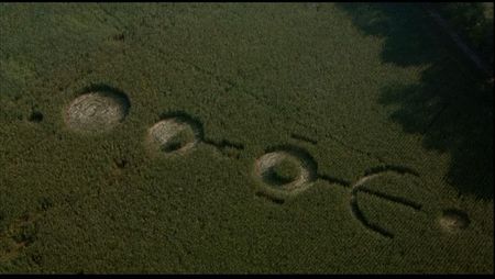 jp%20shyamalan%20signs%20mel%20gibson%20Signs-8